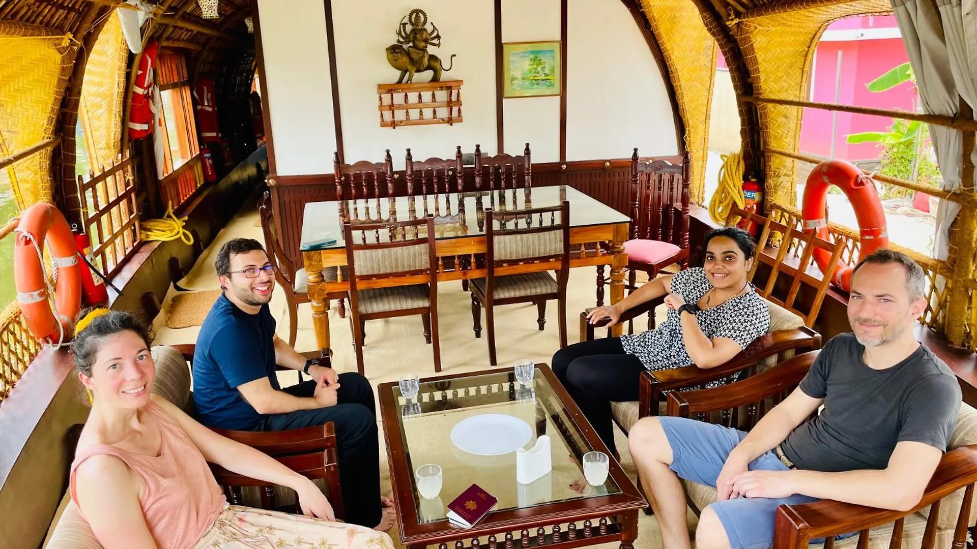 Thara'S Houseboat Hotel Alappuzha