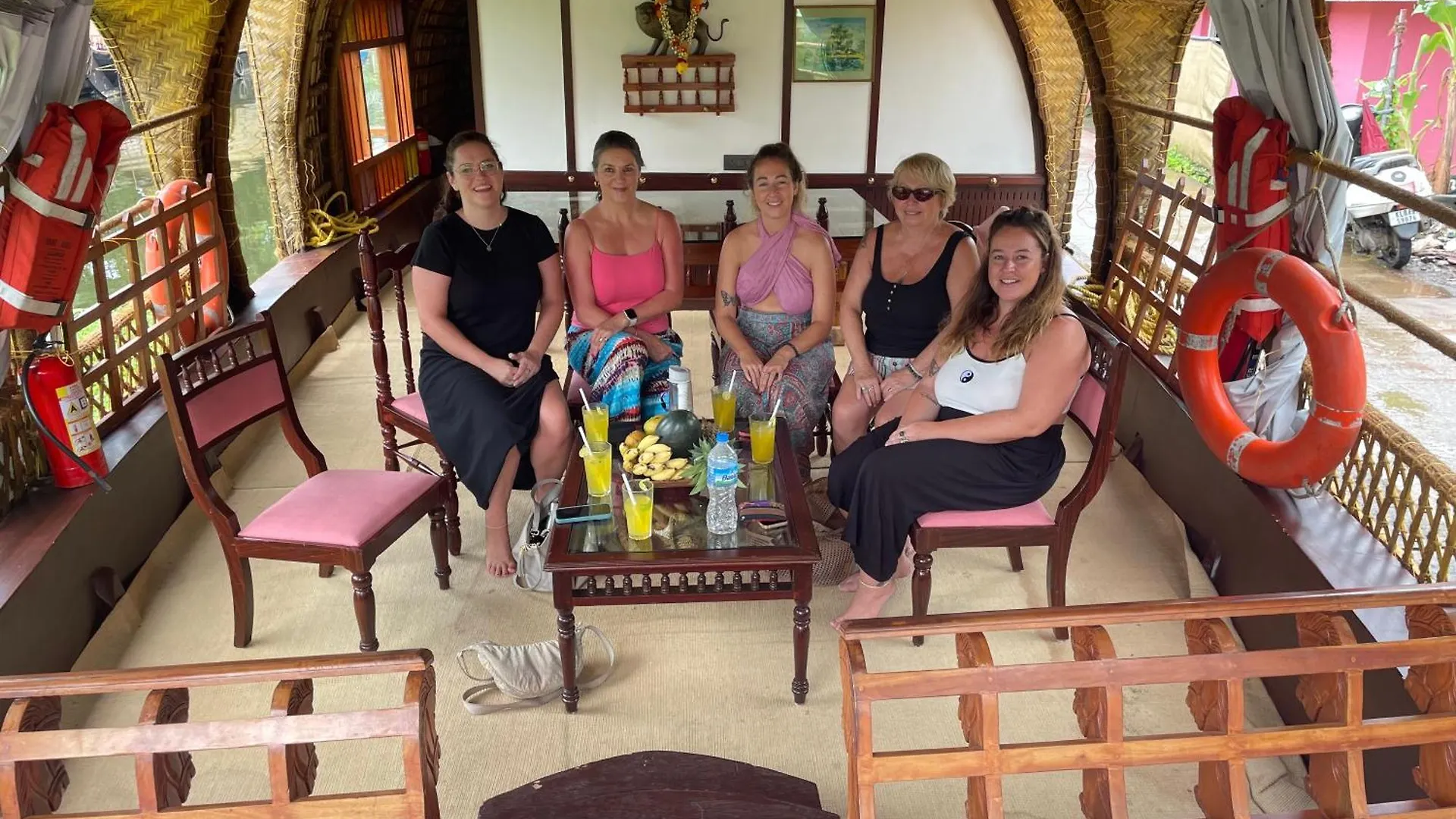 Thara'S Houseboat Hotel Alappuzha India