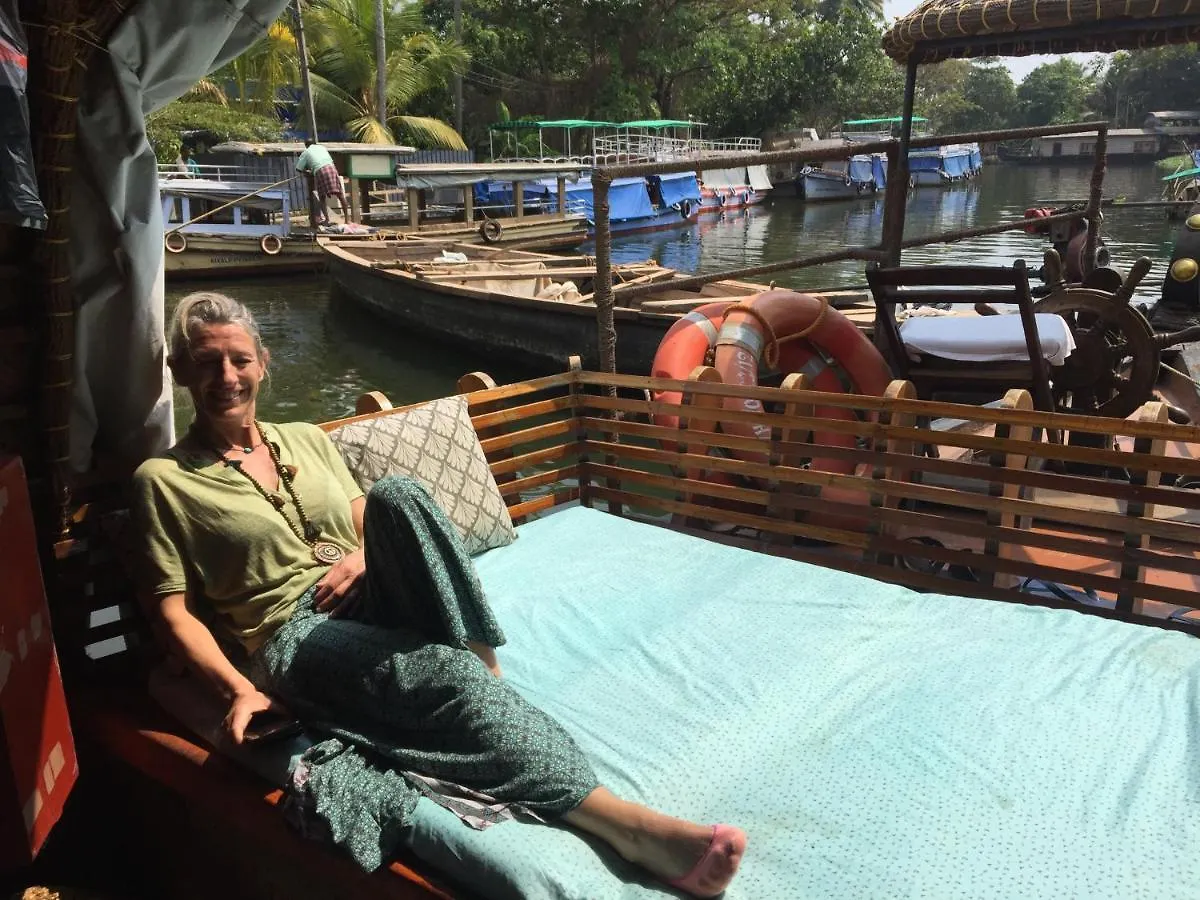 Thara'S Houseboat Hotel Alappuzha 0*,